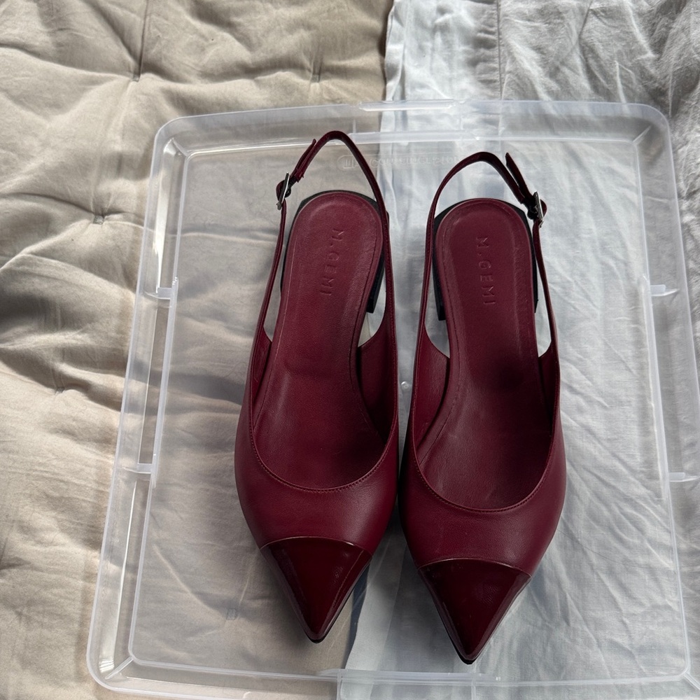 M Gemi Deep Red Slingback Flats 41 NWOT
